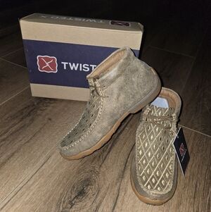 Twisted X Diamond Moccasins